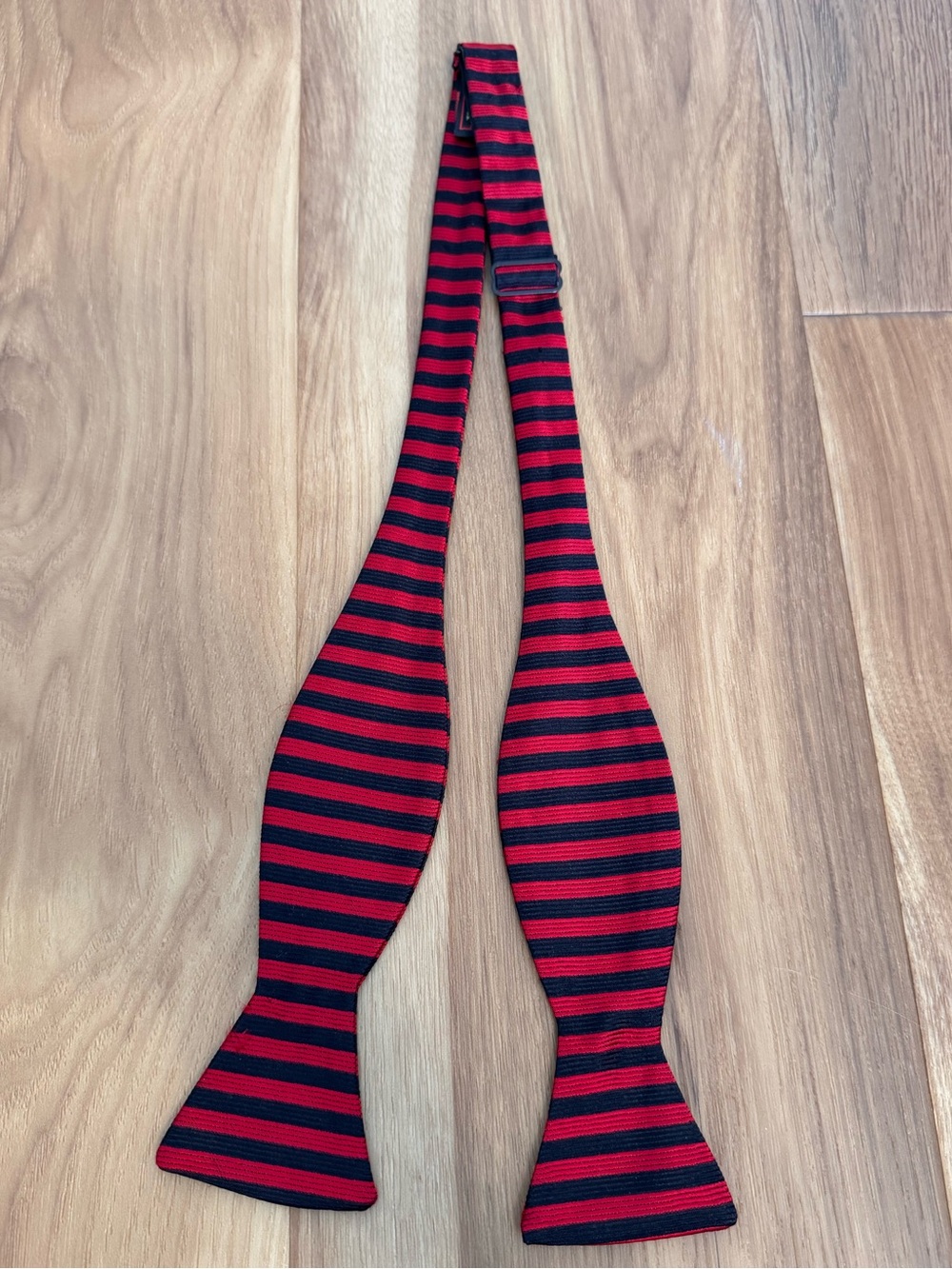 Hanauer Bow Tie - Black / Red - Adjustable